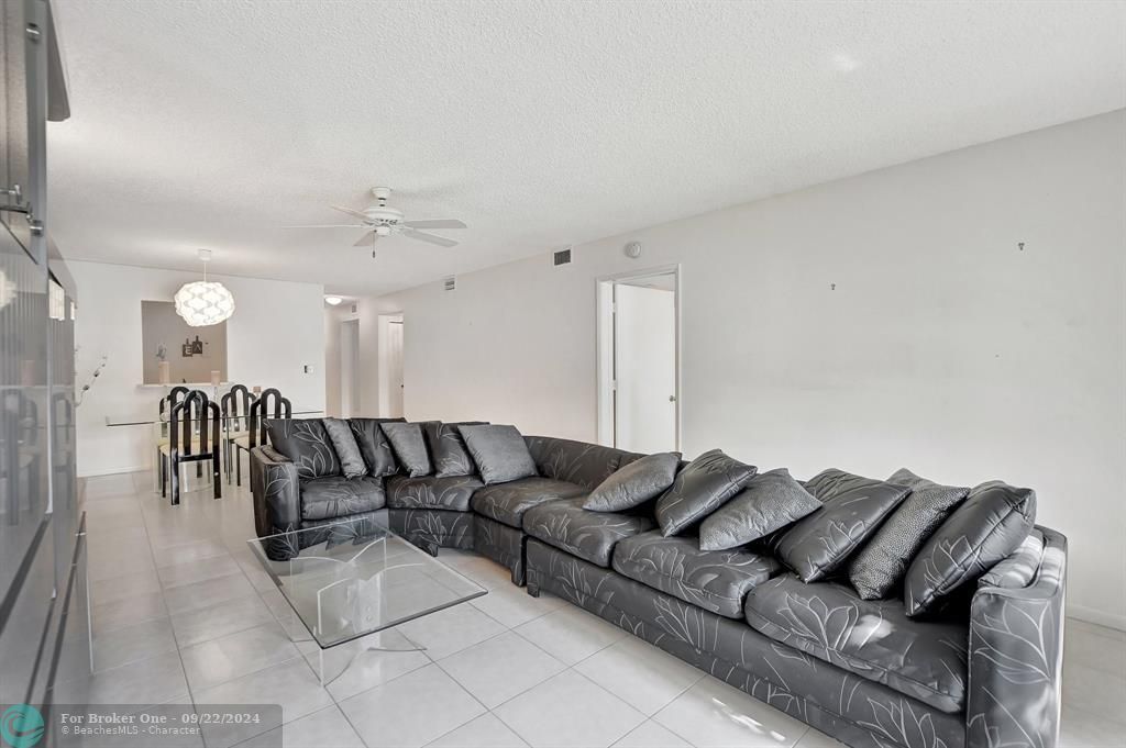 For Sale: $309,000 (2 beds, 2 baths, 1227 Square Feet)