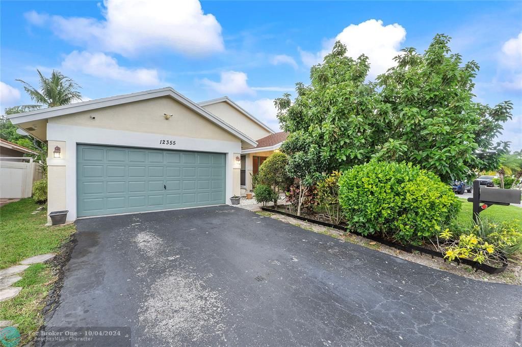 Active With Contract: $589,900 (4 beds, 2 baths, 2160 Square Feet)