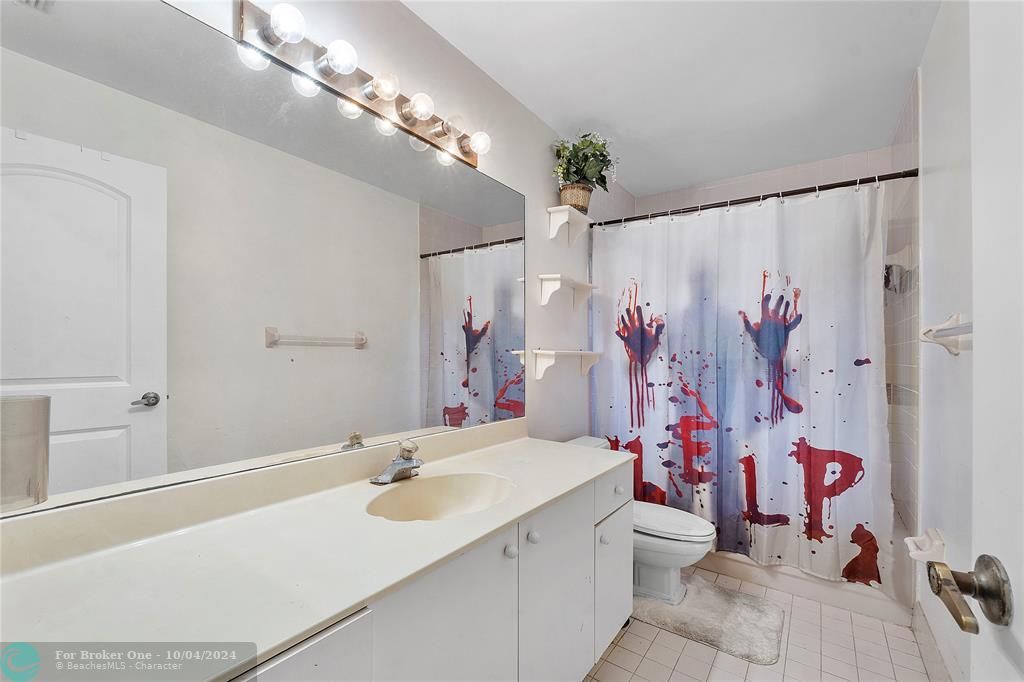 Active With Contract: $589,900 (4 beds, 2 baths, 2160 Square Feet)