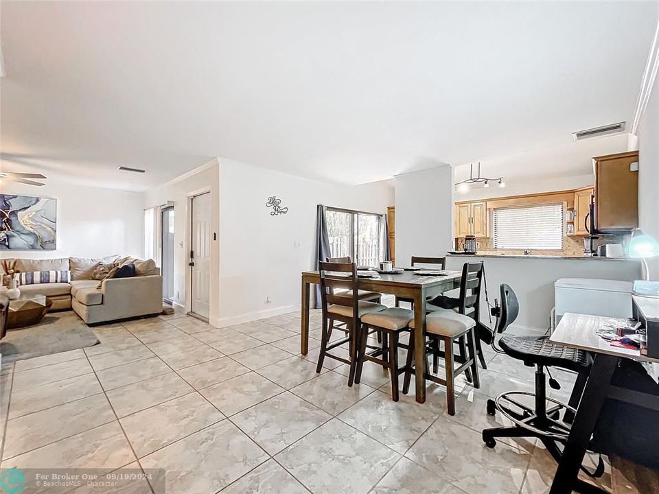 Active With Contract: $389,999 (2 beds, 2 baths, 1259 Square Feet)