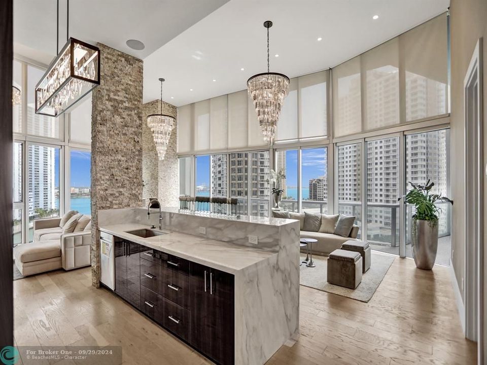 Active With Contract: $2,000,000 (2 beds, 2 baths, 1977 Square Feet)