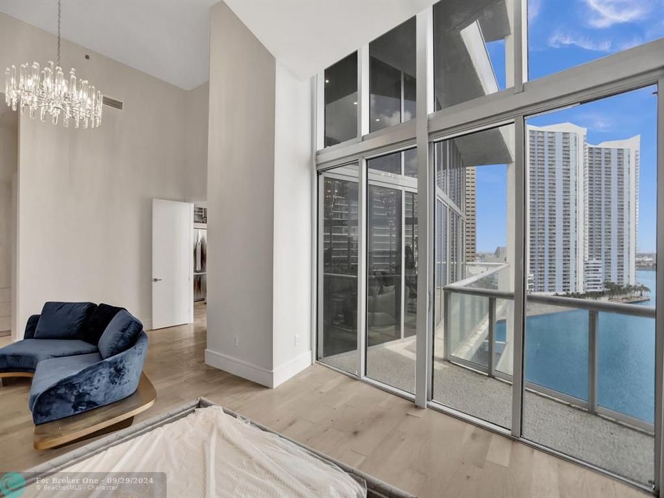 Active With Contract: $2,000,000 (2 beds, 2 baths, 1977 Square Feet)