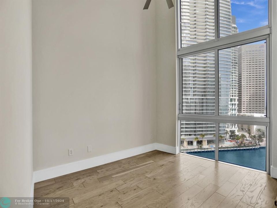 Active With Contract: $2,000,000 (2 beds, 2 baths, 1977 Square Feet)