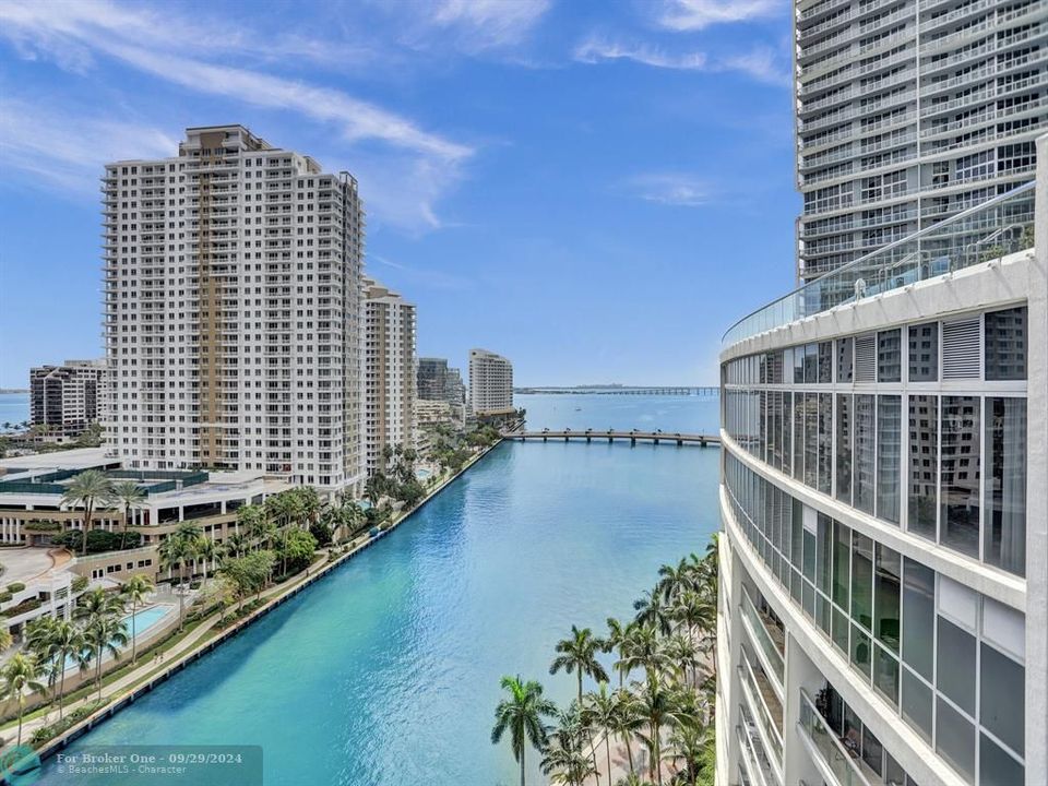 Active With Contract: $2,000,000 (2 beds, 2 baths, 1977 Square Feet)