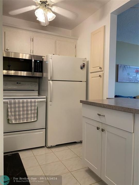 For Sale: $110,000 (1 beds, 1 baths, 586 Square Feet)