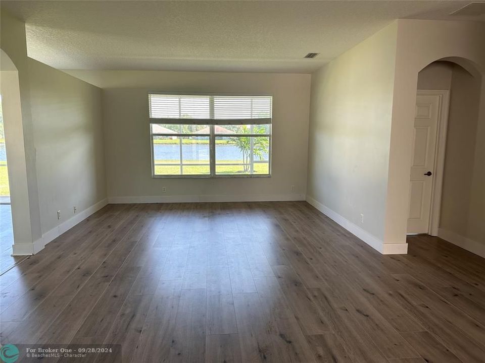 For Rent: $2,550 (3 beds, 2 baths, 1996 Square Feet)