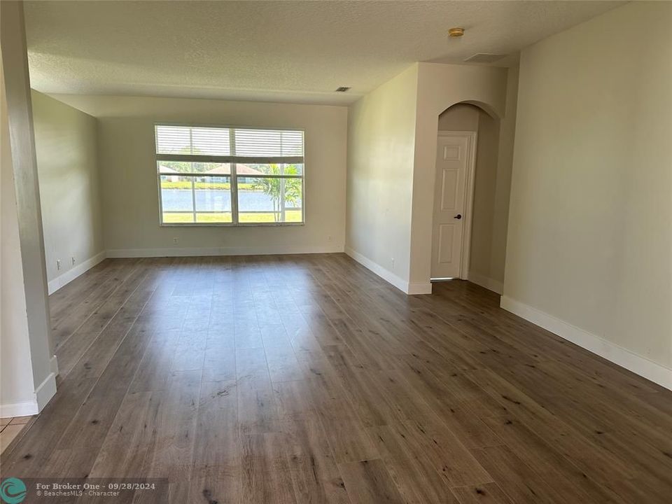 For Rent: $2,550 (3 beds, 2 baths, 1996 Square Feet)