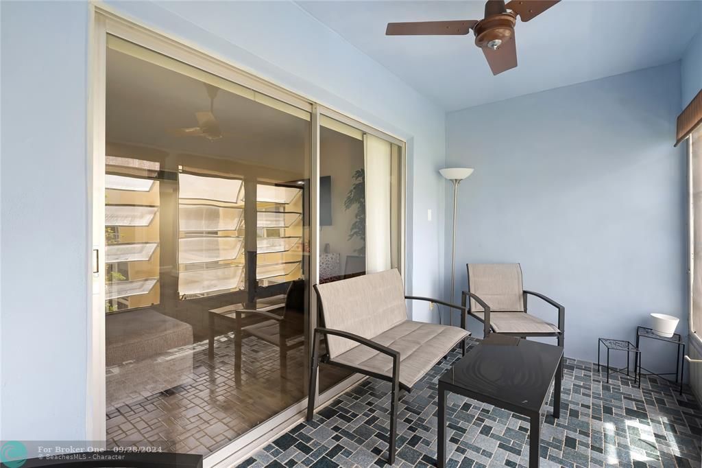 Active With Contract: $1,500 (1 beds, 1 baths, 660 Square Feet)