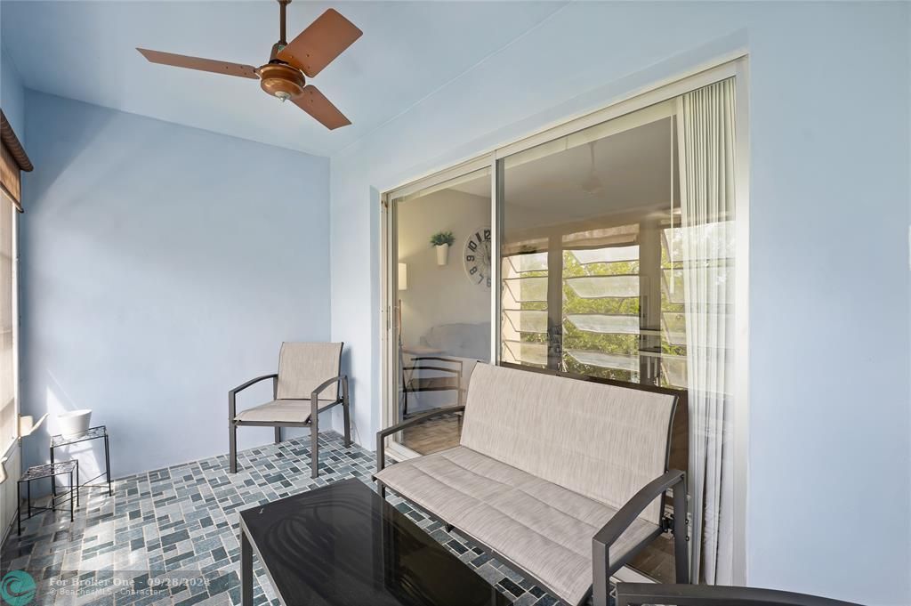 Active With Contract: $1,500 (1 beds, 1 baths, 660 Square Feet)