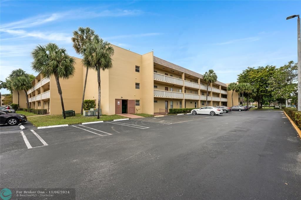 Active With Contract: $1,500 (1 beds, 1 baths, 660 Square Feet)