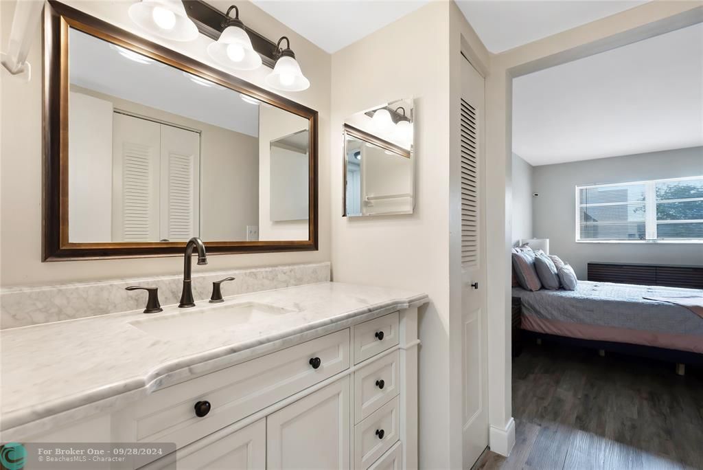 Active With Contract: $1,500 (1 beds, 1 baths, 660 Square Feet)