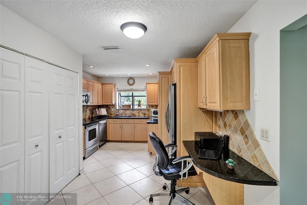 For Sale: $389,900 (3 beds, 2 baths, 1768 Square Feet)