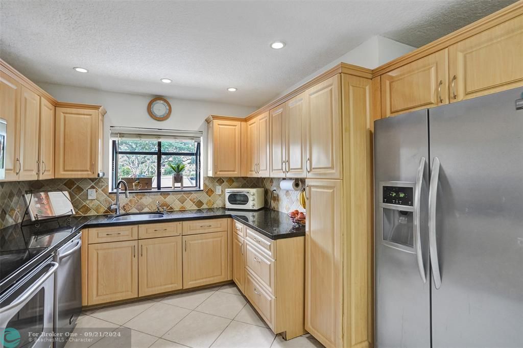 For Sale: $389,900 (3 beds, 2 baths, 1768 Square Feet)