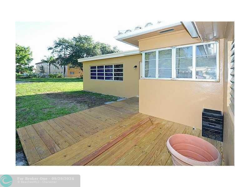 En Venta: $1,300,000 (3 camas, 2 baños, 1440 Pies cuadrados)