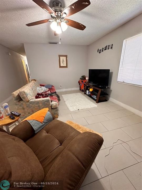 For Sale: $2,600 (3 beds, 1 baths, 1200 Square Feet)