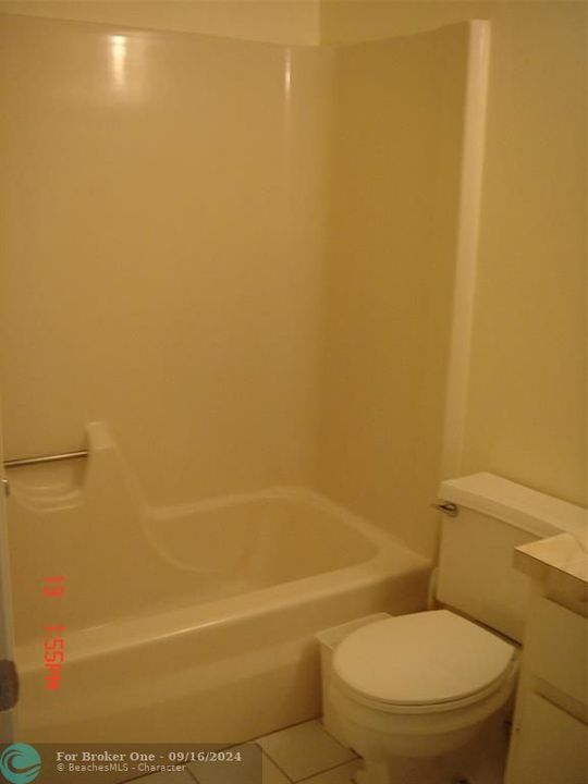 For Sale: $239,999 (1 beds, 1 baths, 700 Square Feet)