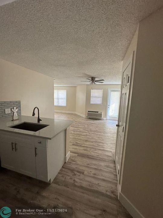 For Sale: $149,900 (1 beds, 1 baths, 470 Square Feet)