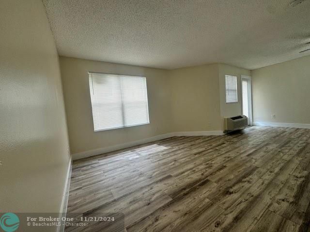 For Sale: $149,900 (1 beds, 1 baths, 470 Square Feet)