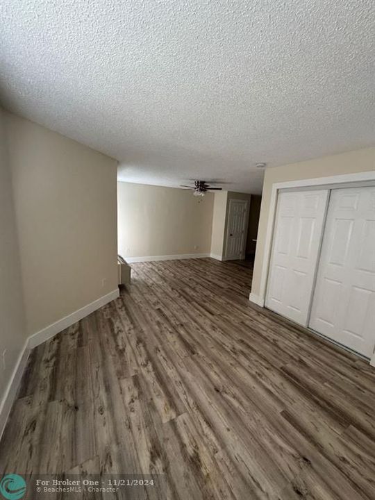 For Sale: $149,900 (1 beds, 1 baths, 470 Square Feet)