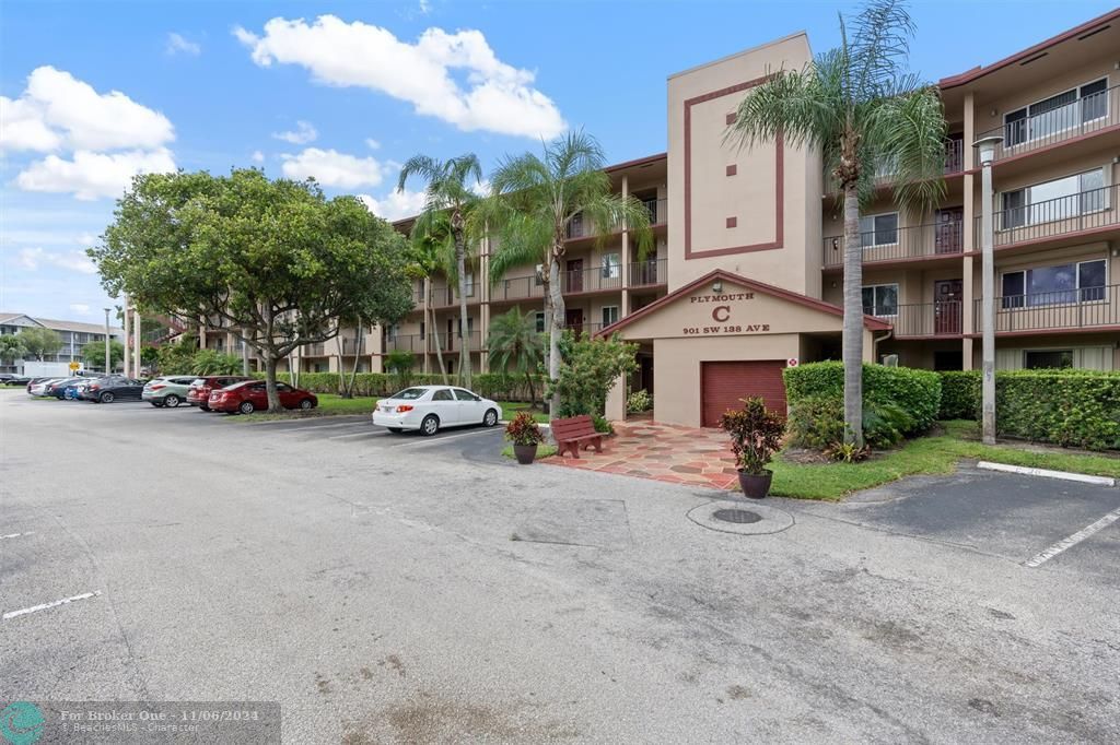 Active With Contract: $238,500 (2 beds, 2 baths, 1207 Square Feet)