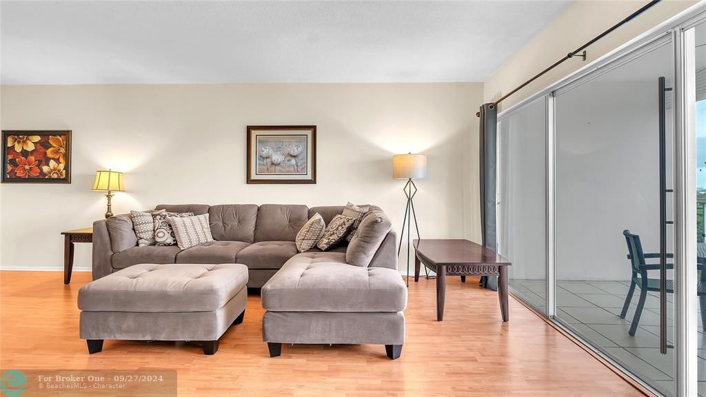 Active With Contract: $2,300 (2 beds, 2 baths, 1150 Square Feet)