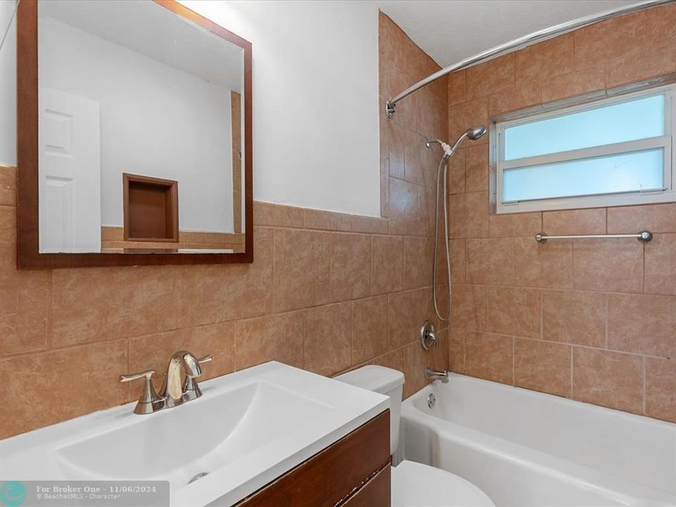 For Sale: $2,150 (2 beds, 1 baths, 807 Square Feet)