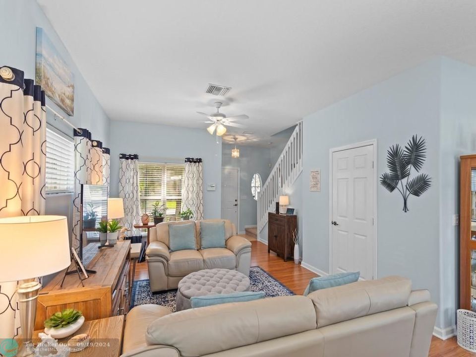 For Sale: $265,000 (2 beds, 2 baths, 1500 Square Feet)