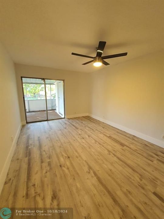 Active With Contract: $309,000 (2 beds, 2 baths, 1152 Square Feet)