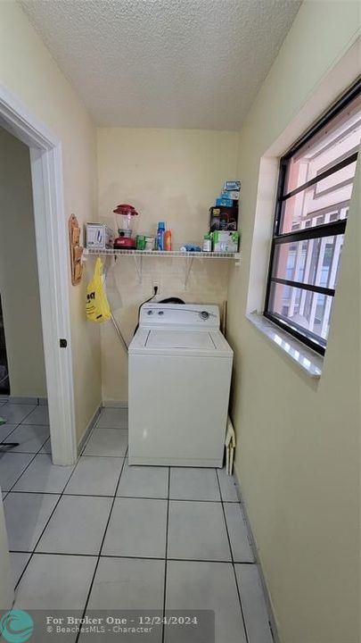 Activo con contrato: $685,000 (3 camas, 2 baños, 2216 Pies cuadrados)