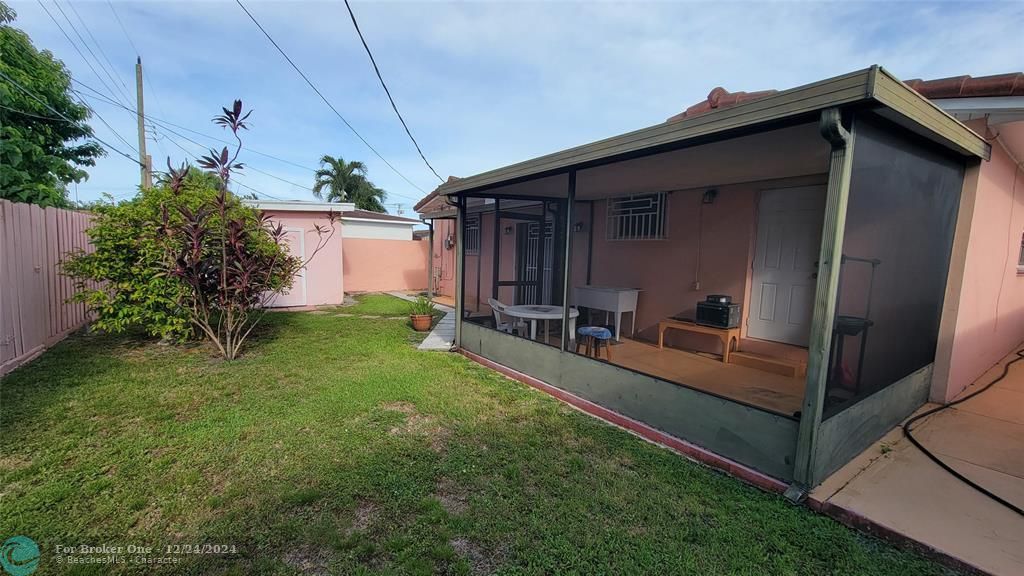 Activo con contrato: $685,000 (3 camas, 2 baños, 2216 Pies cuadrados)