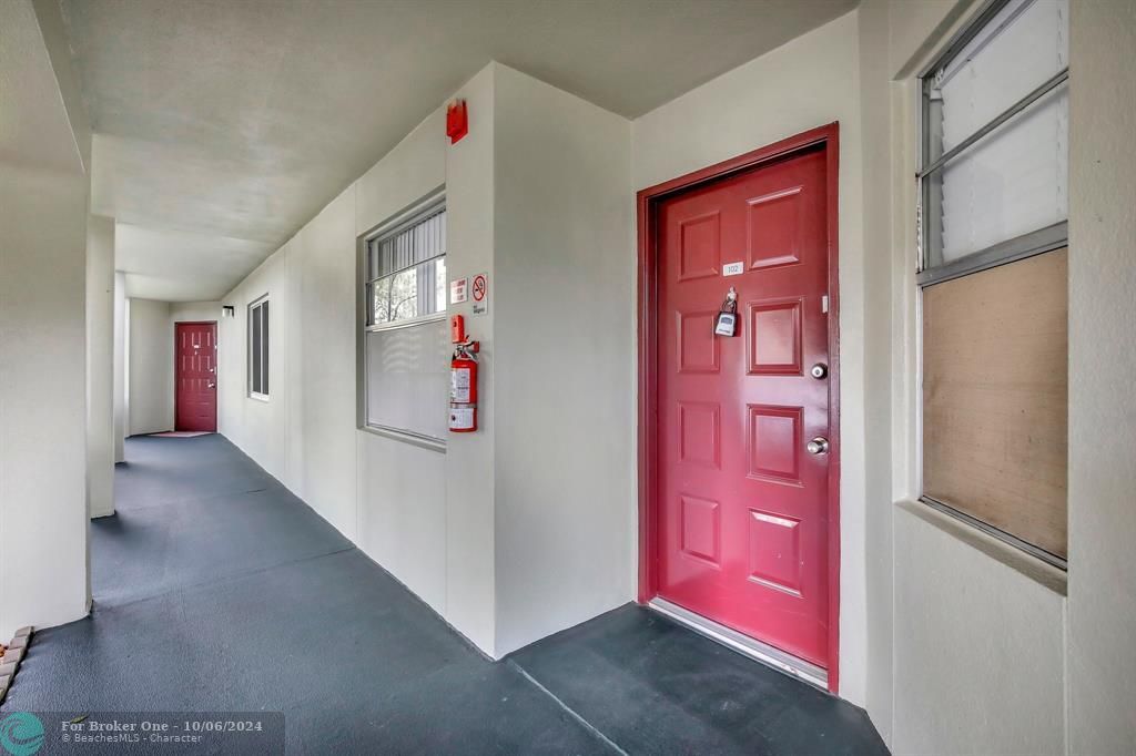 For Sale: $235,000 (2 beds, 2 baths, 1106 Square Feet)