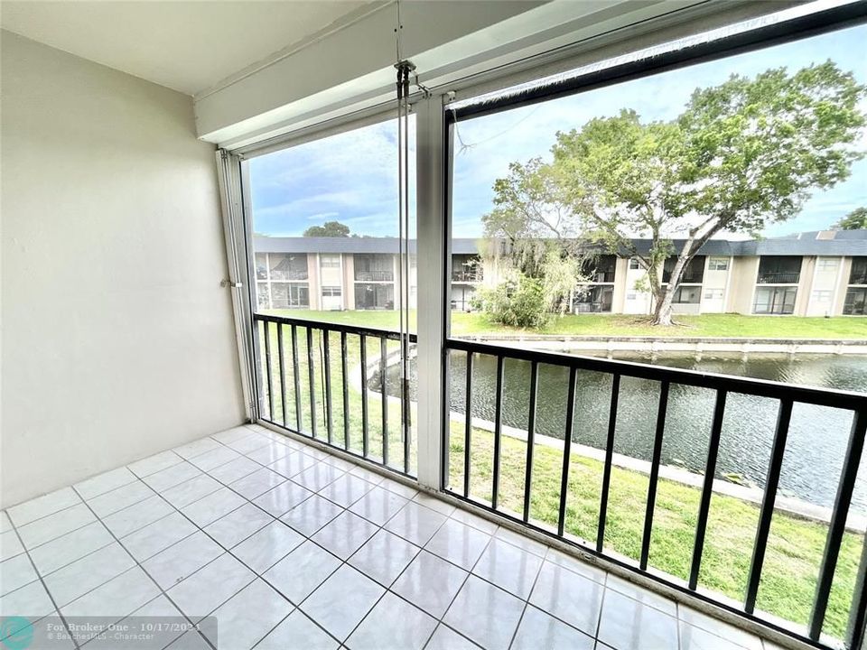 Active With Contract: $1,650 (1 beds, 1 baths, 750 Square Feet)