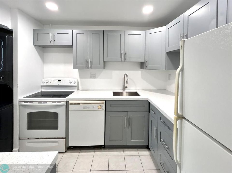 Active With Contract: $1,650 (1 beds, 1 baths, 750 Square Feet)