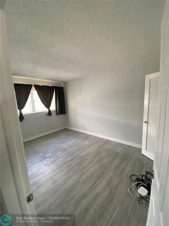 For Rent: $2,050 (2 beds, 1 baths, 875 Square Feet)