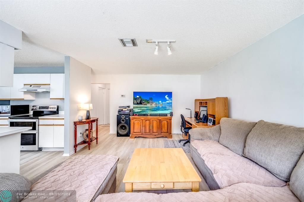 Active With Contract: $645,000 (3 beds, 2 baths, 1821 Square Feet)