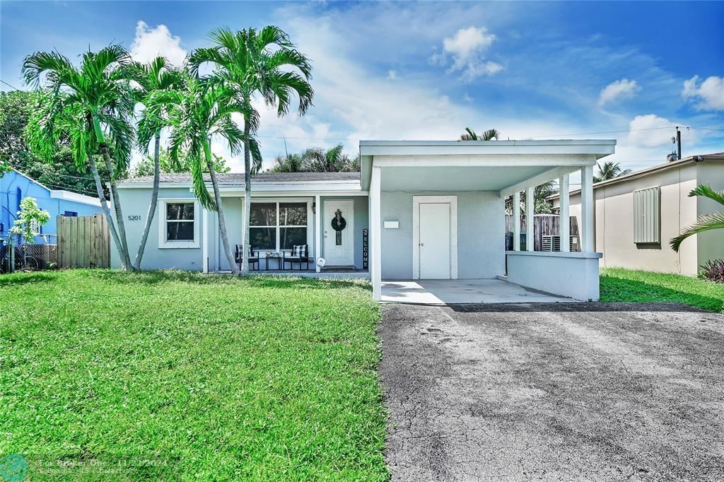 Active With Contract: $499,500 (3 beds, 2 baths, 1390 Square Feet)