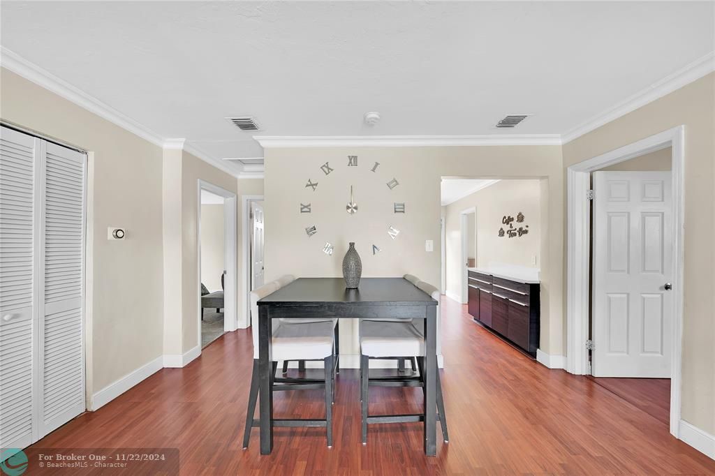 Active With Contract: $499,500 (3 beds, 2 baths, 1390 Square Feet)