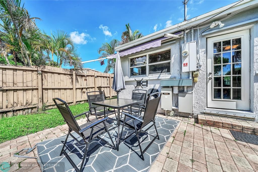 Active With Contract: $499,500 (3 beds, 2 baths, 1390 Square Feet)