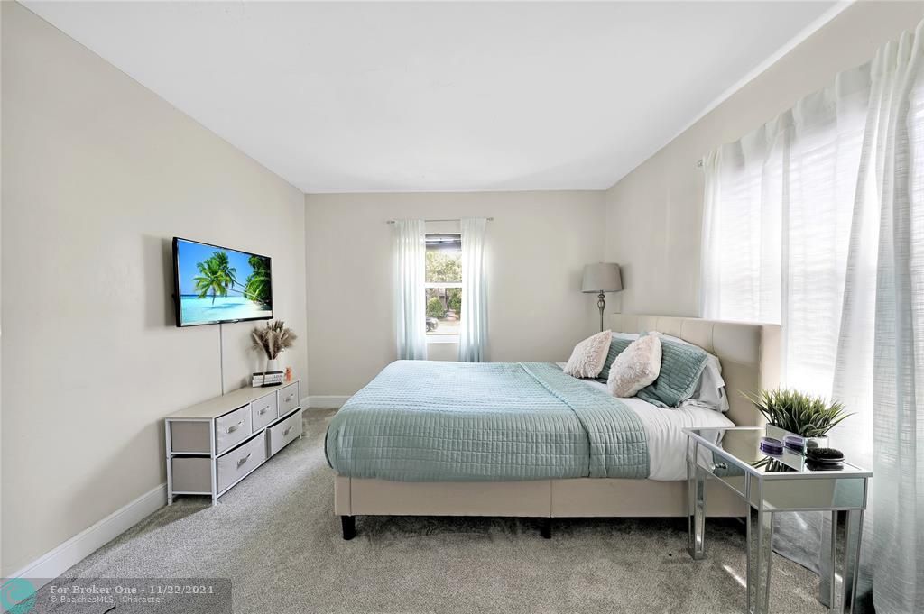 Active With Contract: $499,500 (3 beds, 2 baths, 1390 Square Feet)