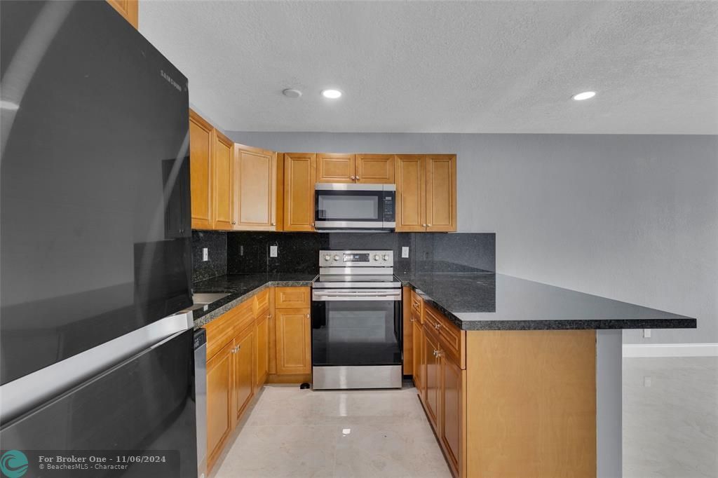 For Sale: $3,000 (3 beds, 1 baths, 1684 Square Feet)