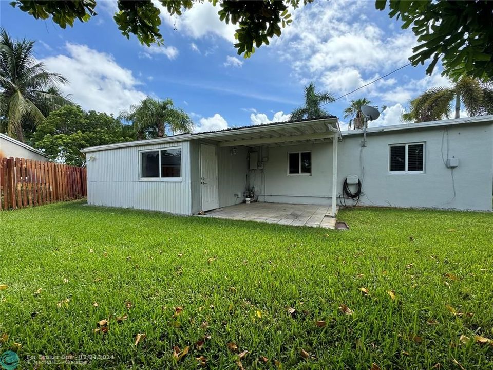 Active With Contract: $2,950 (3 beds, 2 baths, 1319 Square Feet)