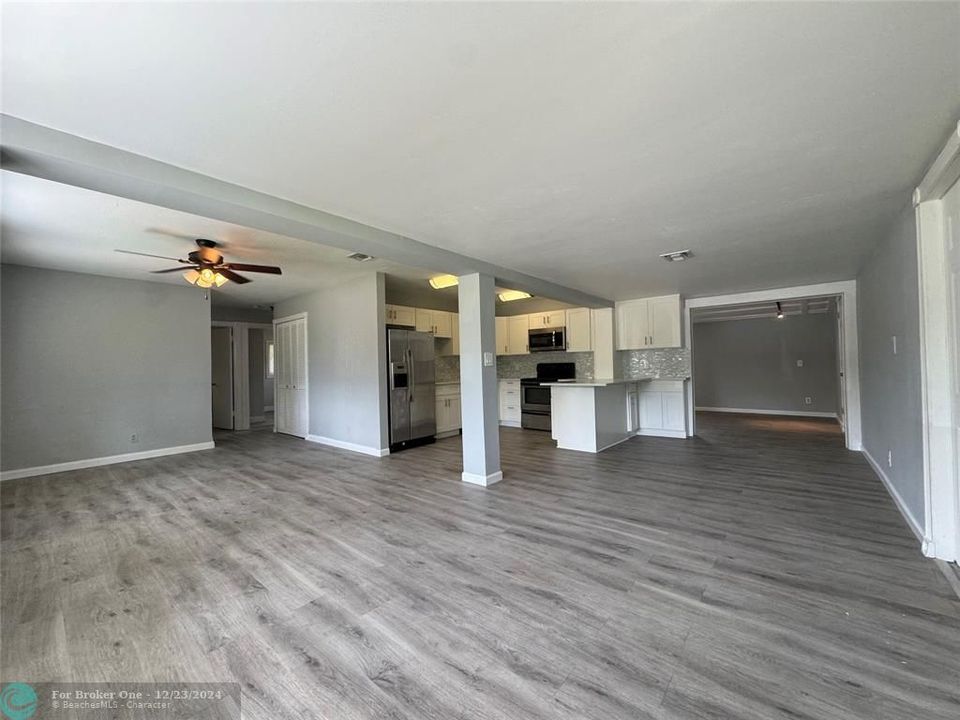 Active With Contract: $2,950 (3 beds, 2 baths, 1319 Square Feet)