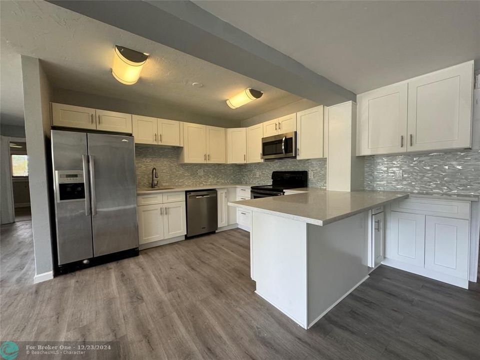 Active With Contract: $2,950 (3 beds, 2 baths, 1319 Square Feet)