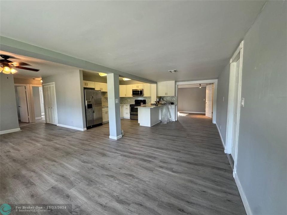 Active With Contract: $2,950 (3 beds, 2 baths, 1319 Square Feet)