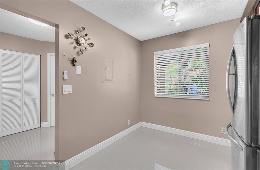 Active With Contract: $388,900 (3 beds, 2 baths, 1388 Square Feet)