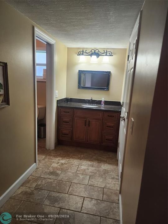 Active With Contract: $3,700 (3 beds, 2 baths, 1726 Square Feet)