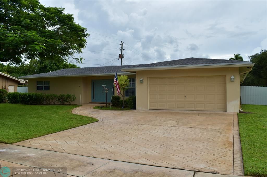 Active With Contract: $3,700 (3 beds, 2 baths, 1726 Square Feet)