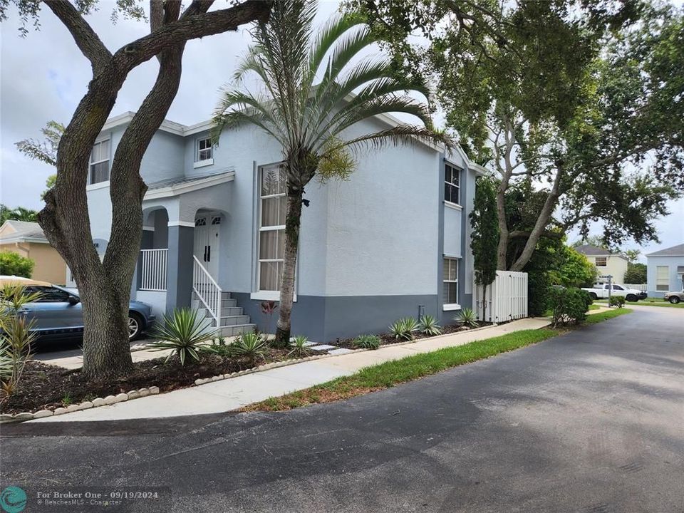 Active With Contract: $499,000 (3 beds, 2 baths, 1284 Square Feet)