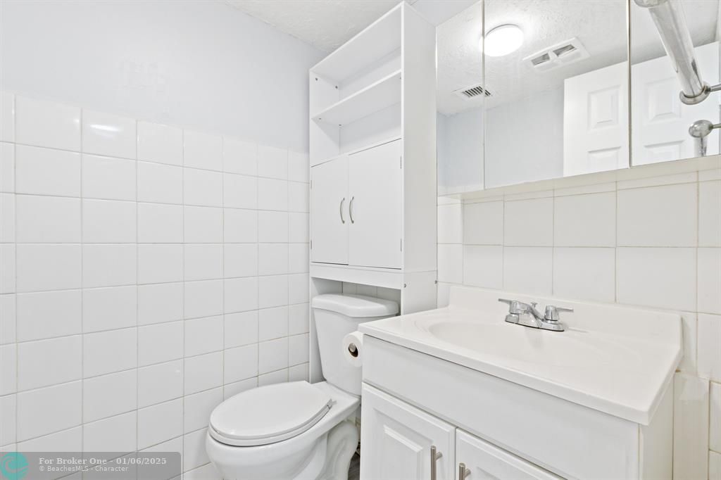 For Sale: $129,999 (1 beds, 1 baths, 728 Square Feet)