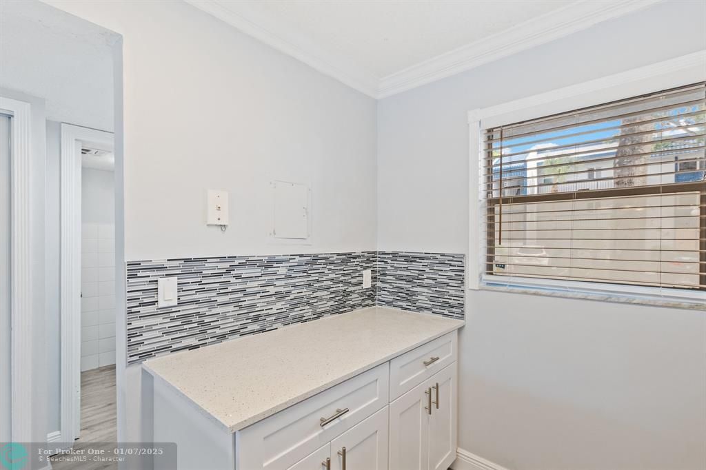 For Sale: $129,999 (1 beds, 1 baths, 728 Square Feet)